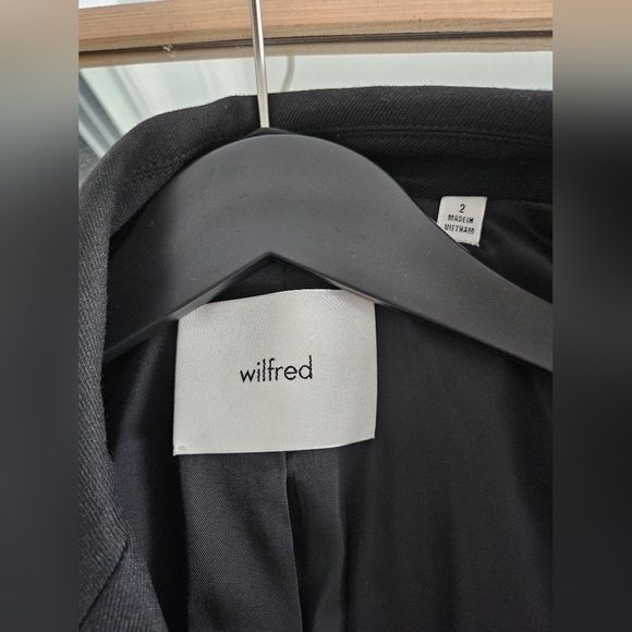 Aritzia Blazer - Picture 2 of 10